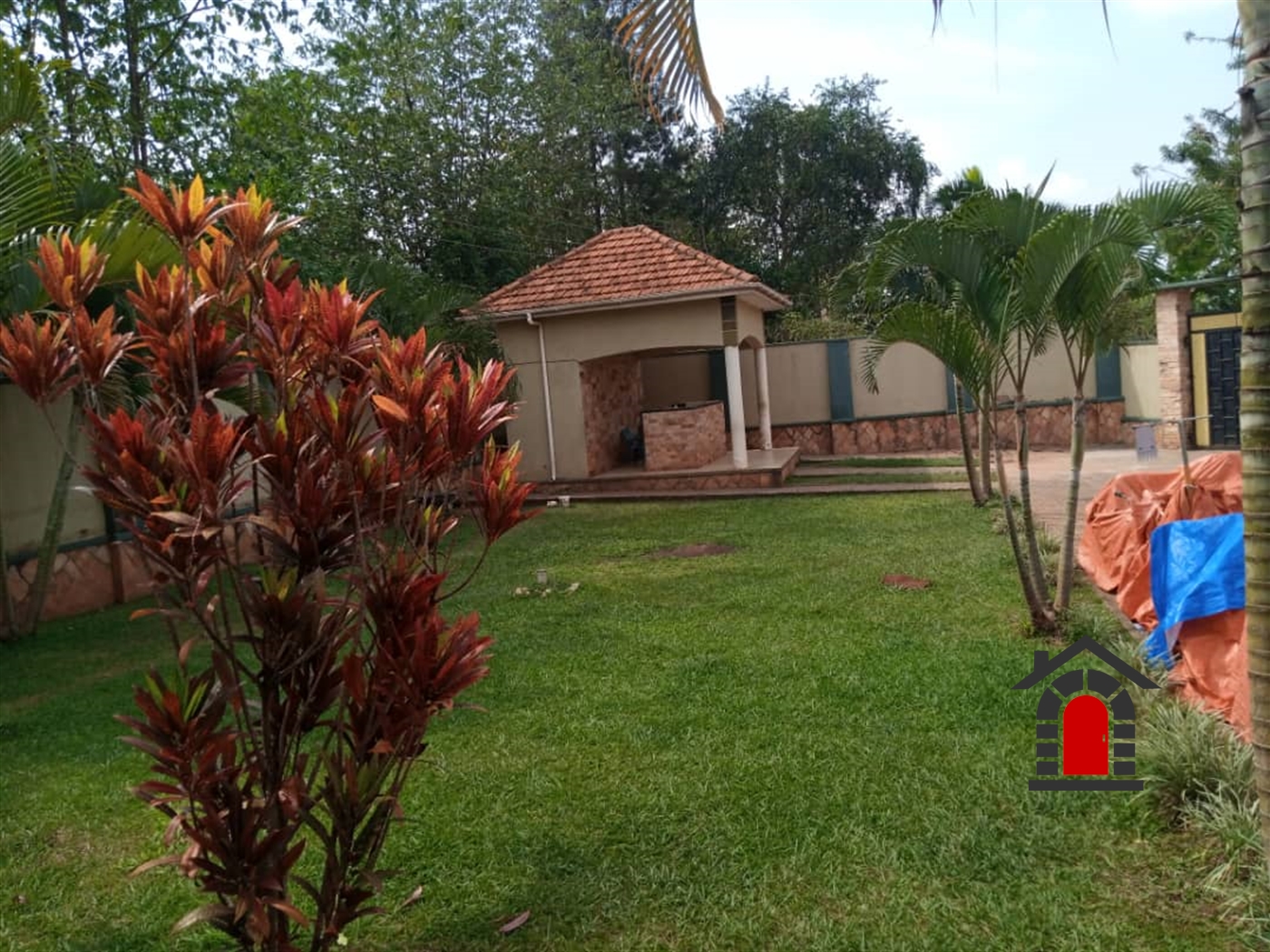 Bungalow for rent in Kiwaatule Kampala