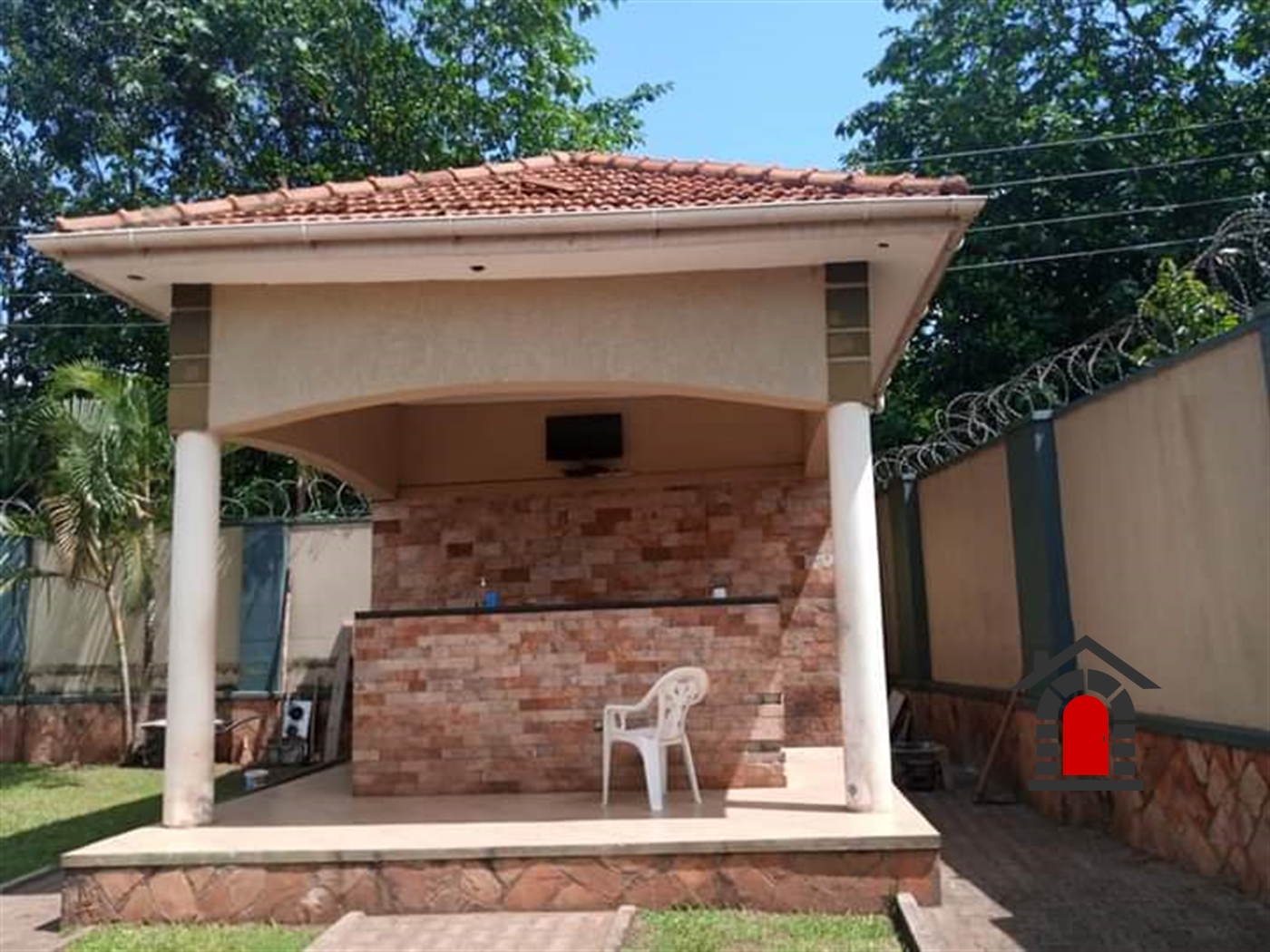 Bungalow for rent in Kiwaatule Kampala