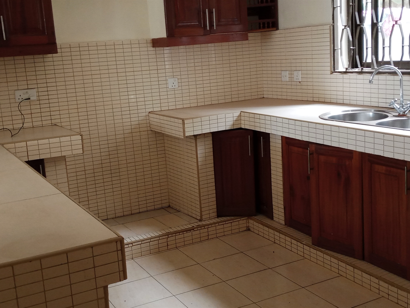 Duplex for rent in Naguru Kampala