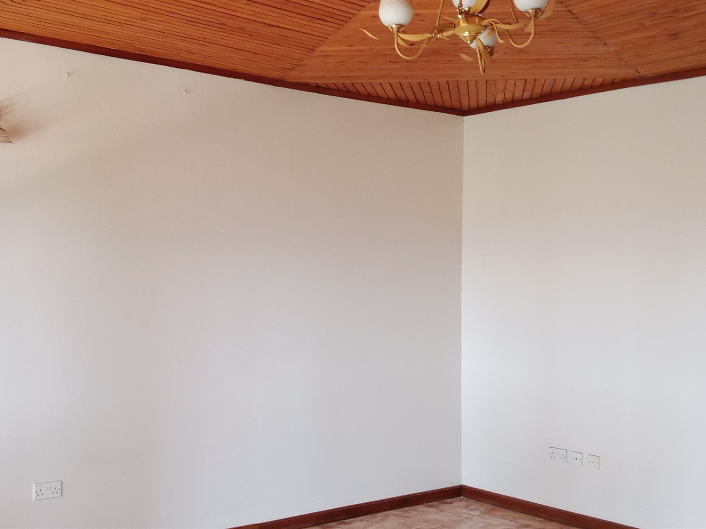 Duplex for rent in Bugoloobi Kampala