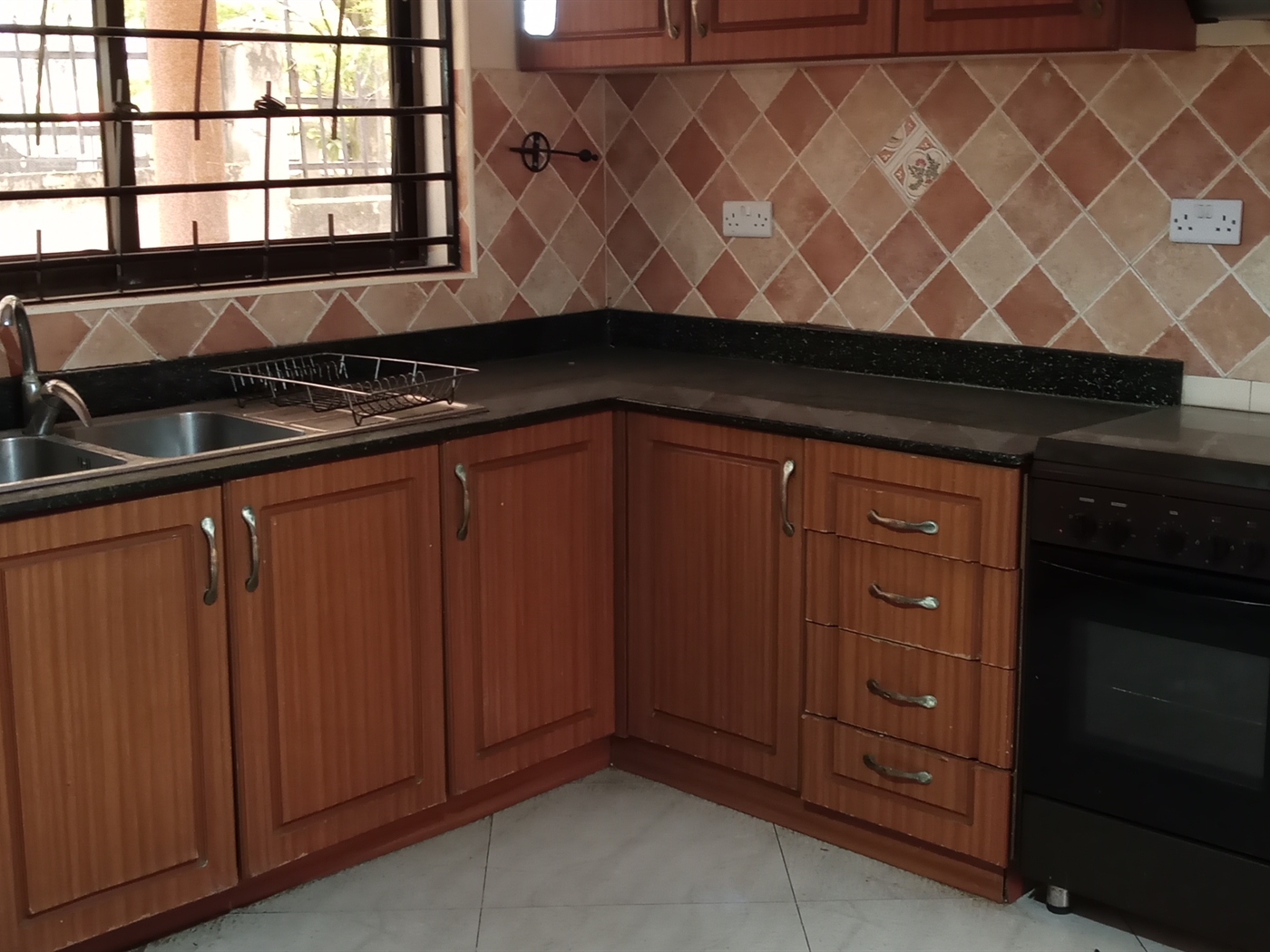 Shell House for sale in Manyangwa Kampala