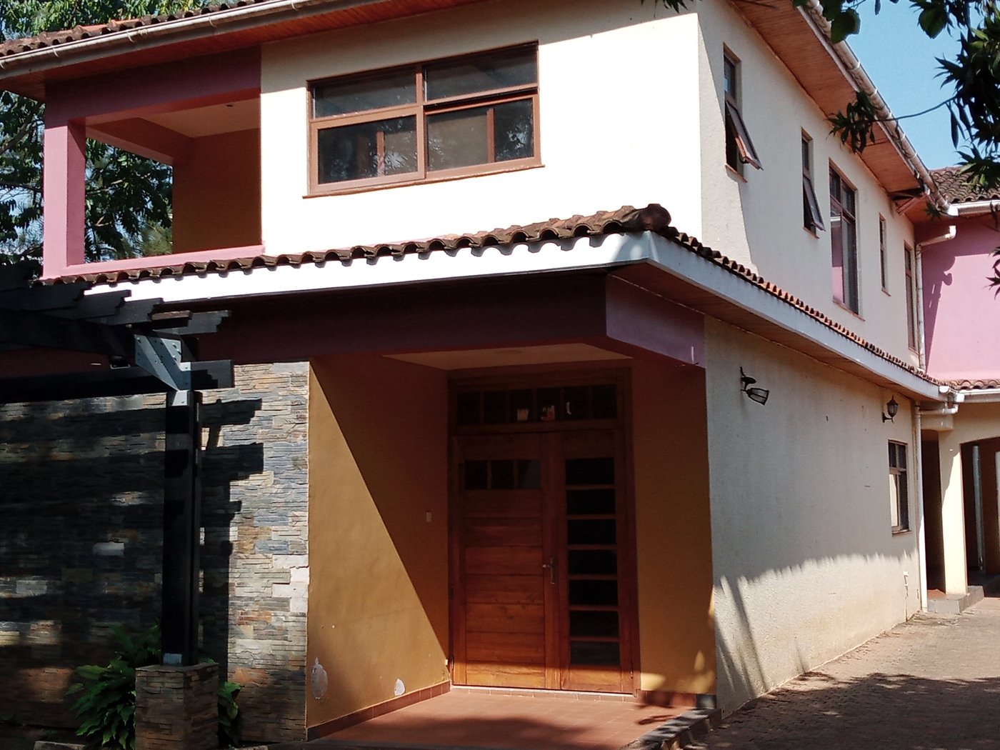 Storeyed house for rent in Bugoloobi Kampala