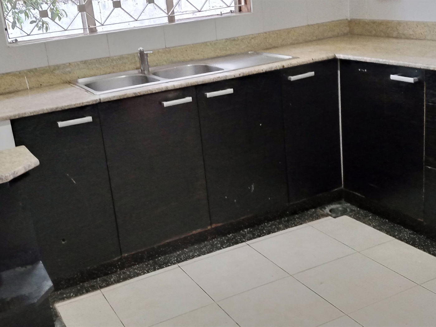 Storeyed house for rent in Bugoloobi Kampala