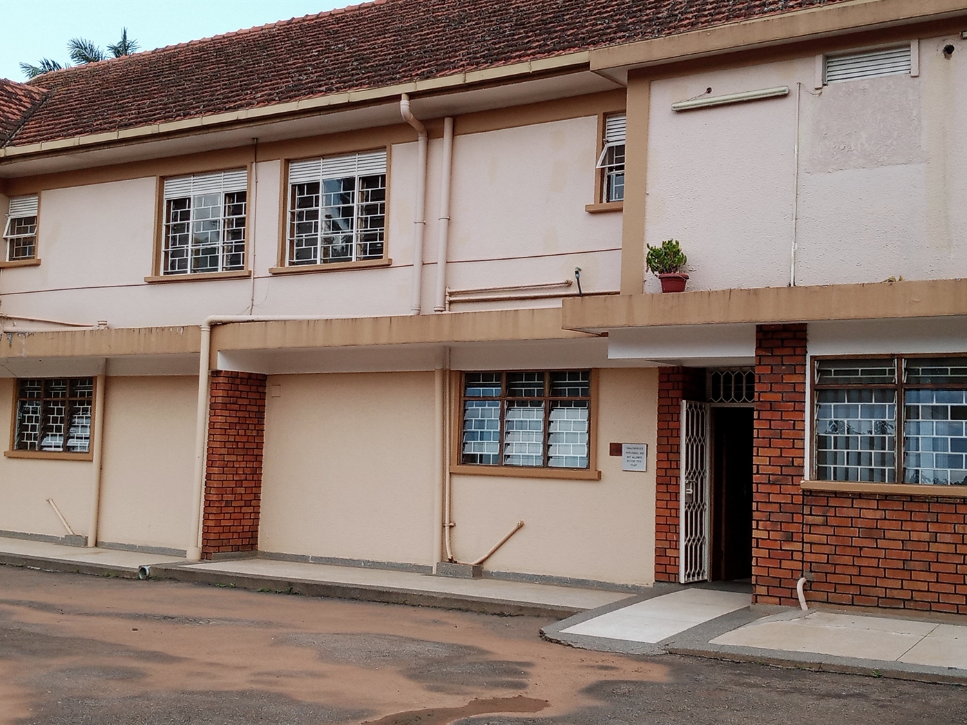 Storeyed house for rent in Bugoloobi Kampala