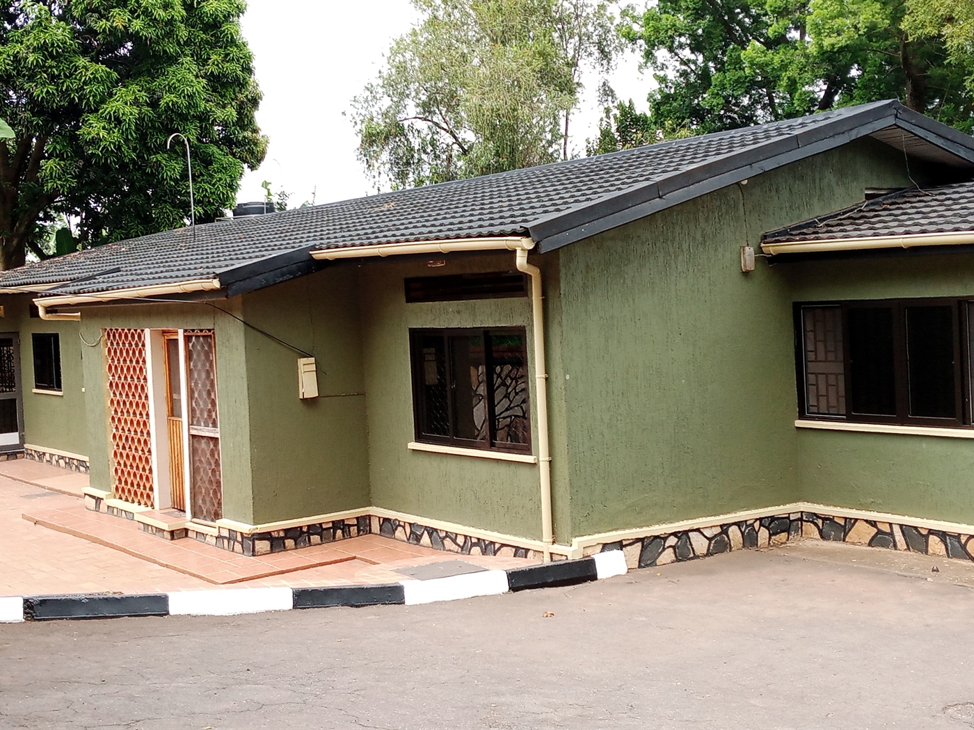 Bungalow for rent in Bugolobi Kampala