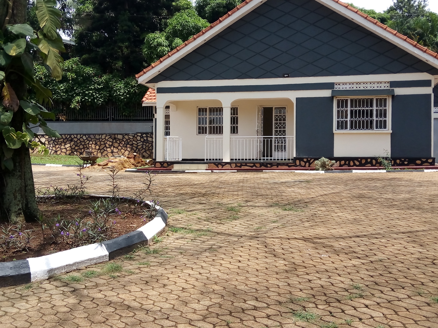 Bungalow for rent in Naguru Kampala