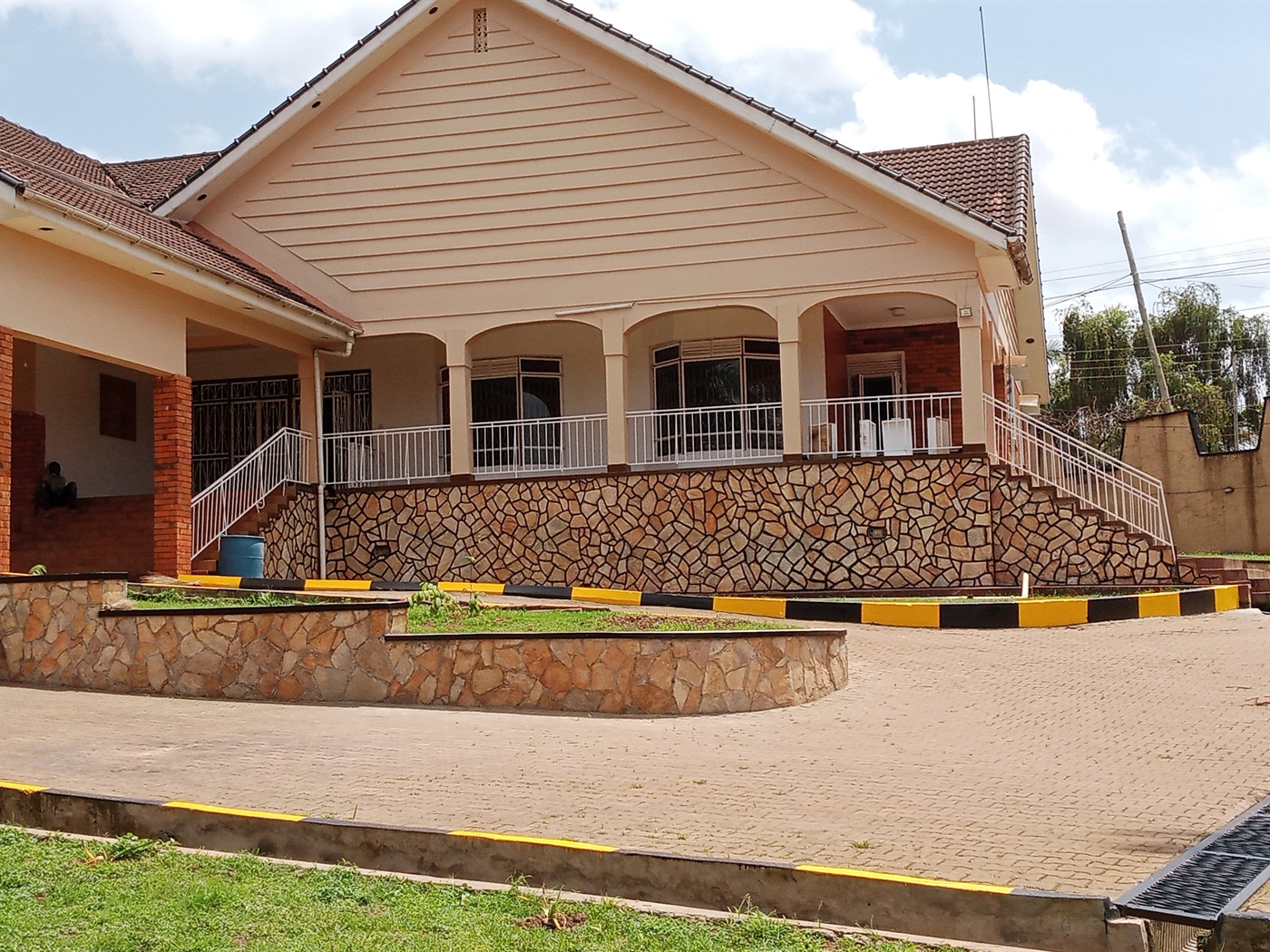 Bungalow for rent in Naguru Kampala