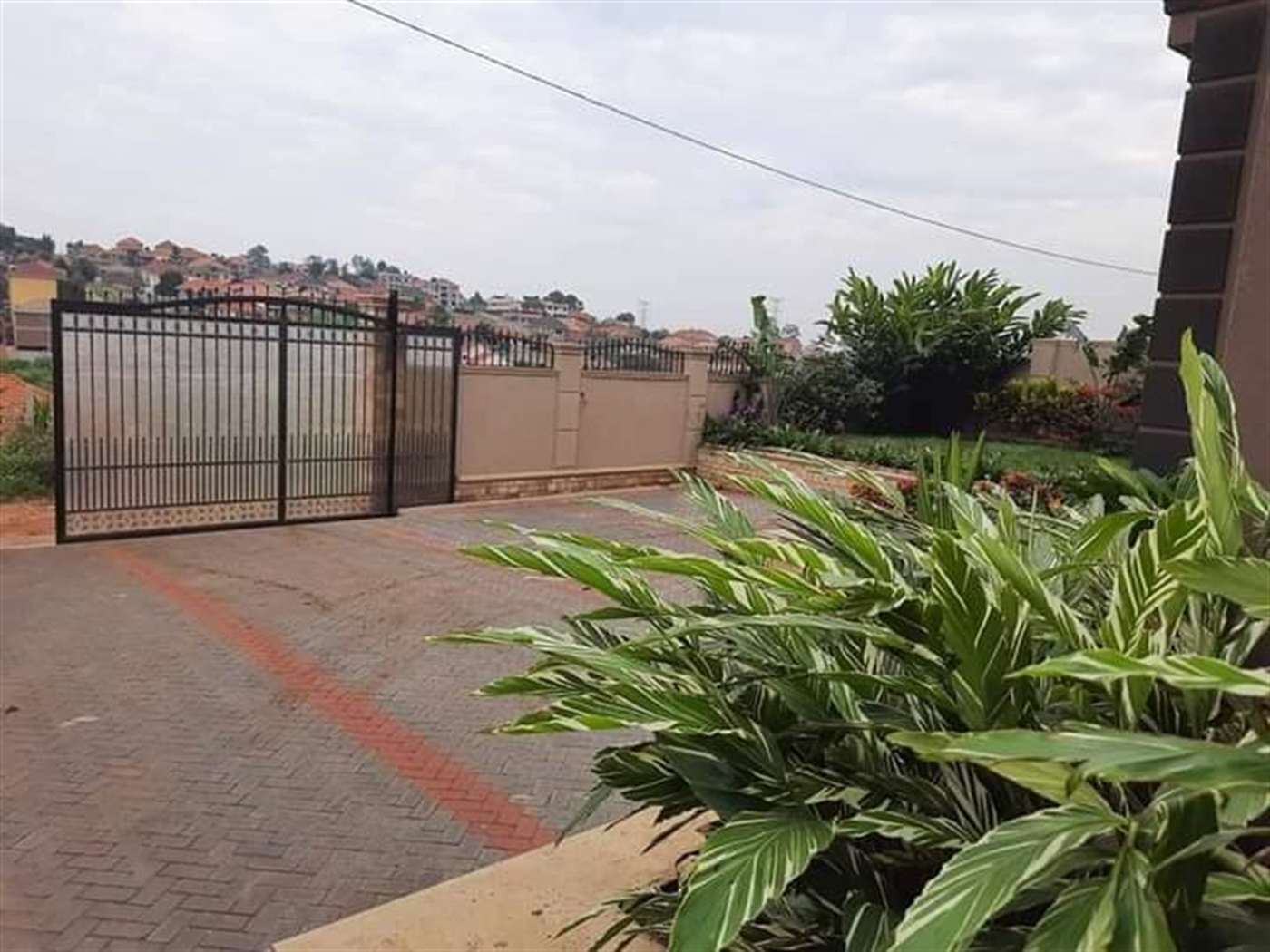 Duplex for sale in Kira Kampala