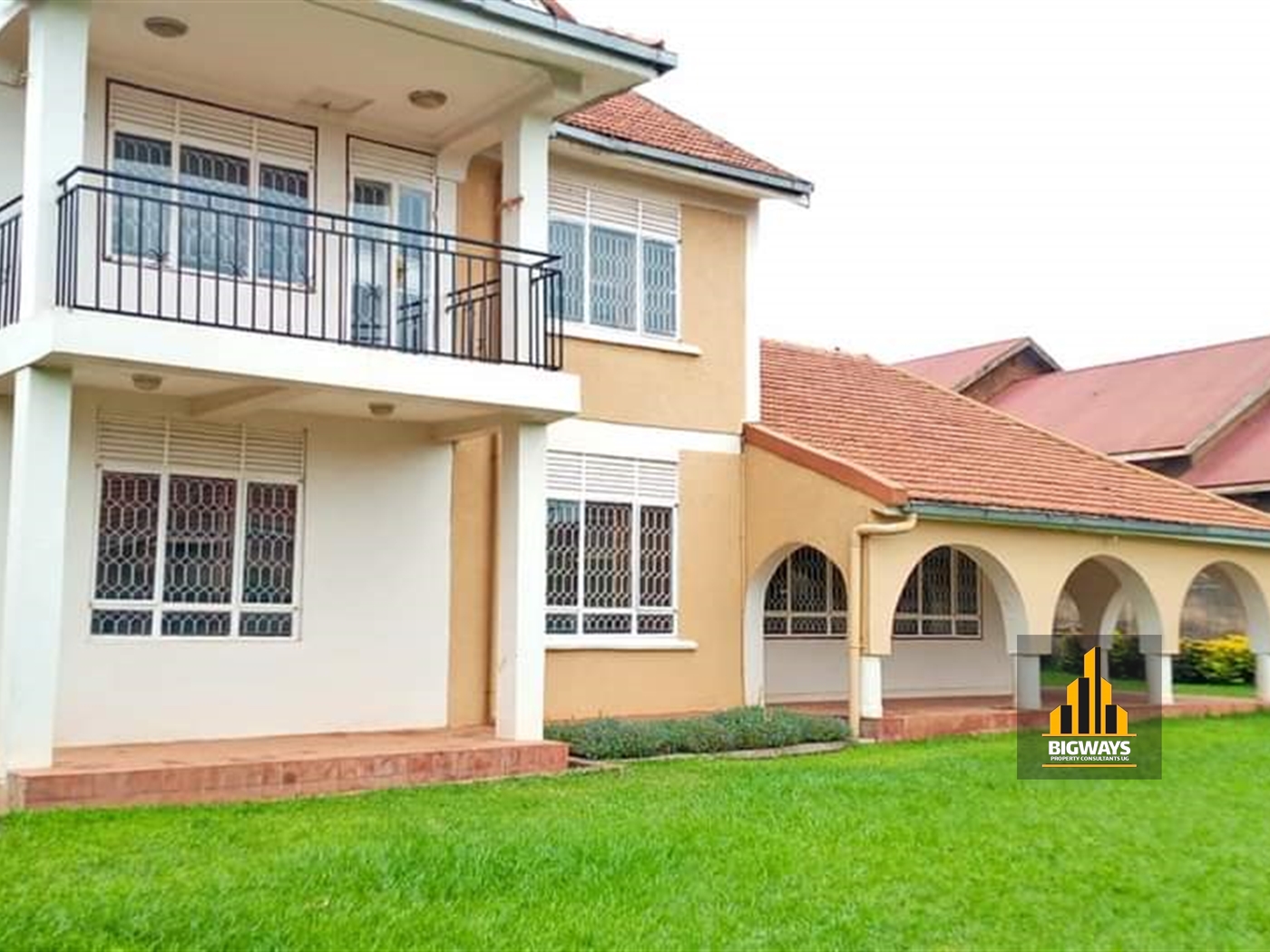 Storeyed house for sale in Kisaasi Wakiso