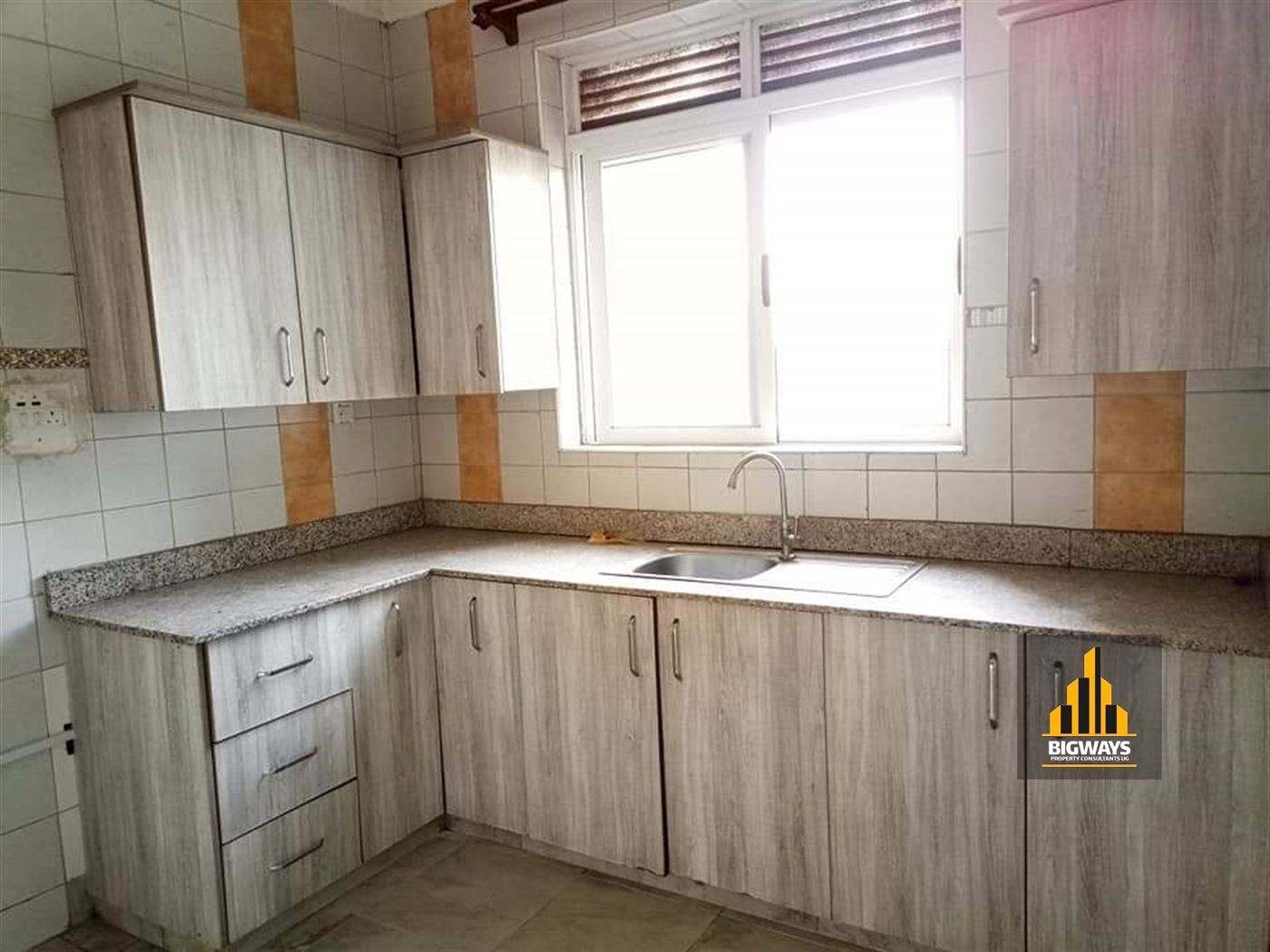 Duplex for rent in Kiwaatule Kampala