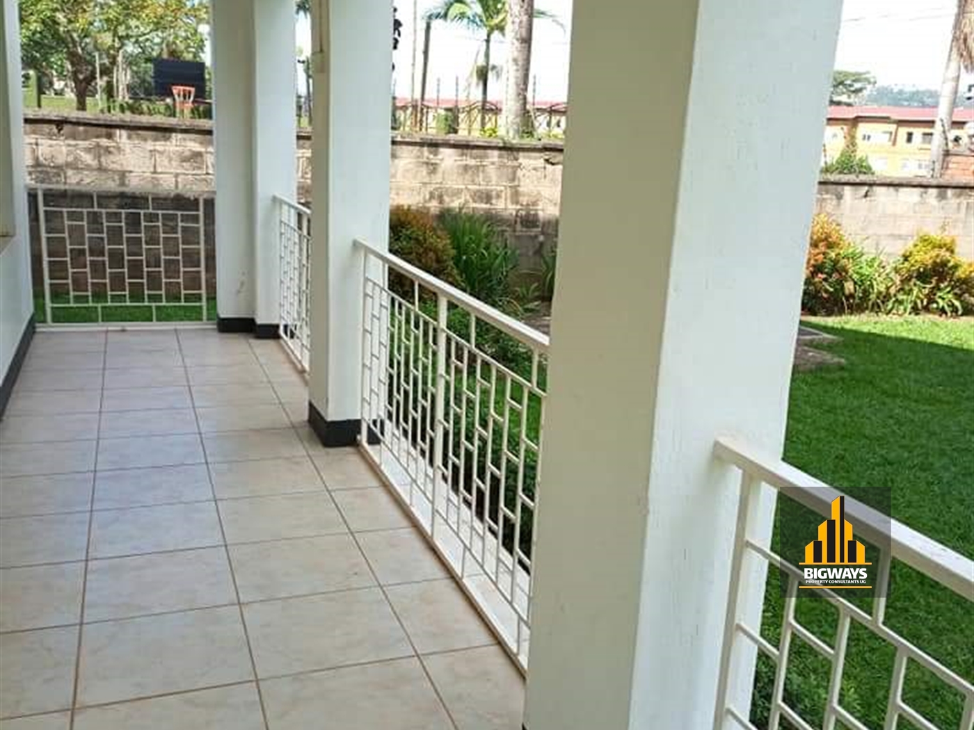 Storeyed house for rent in Bugoloobi Kampala