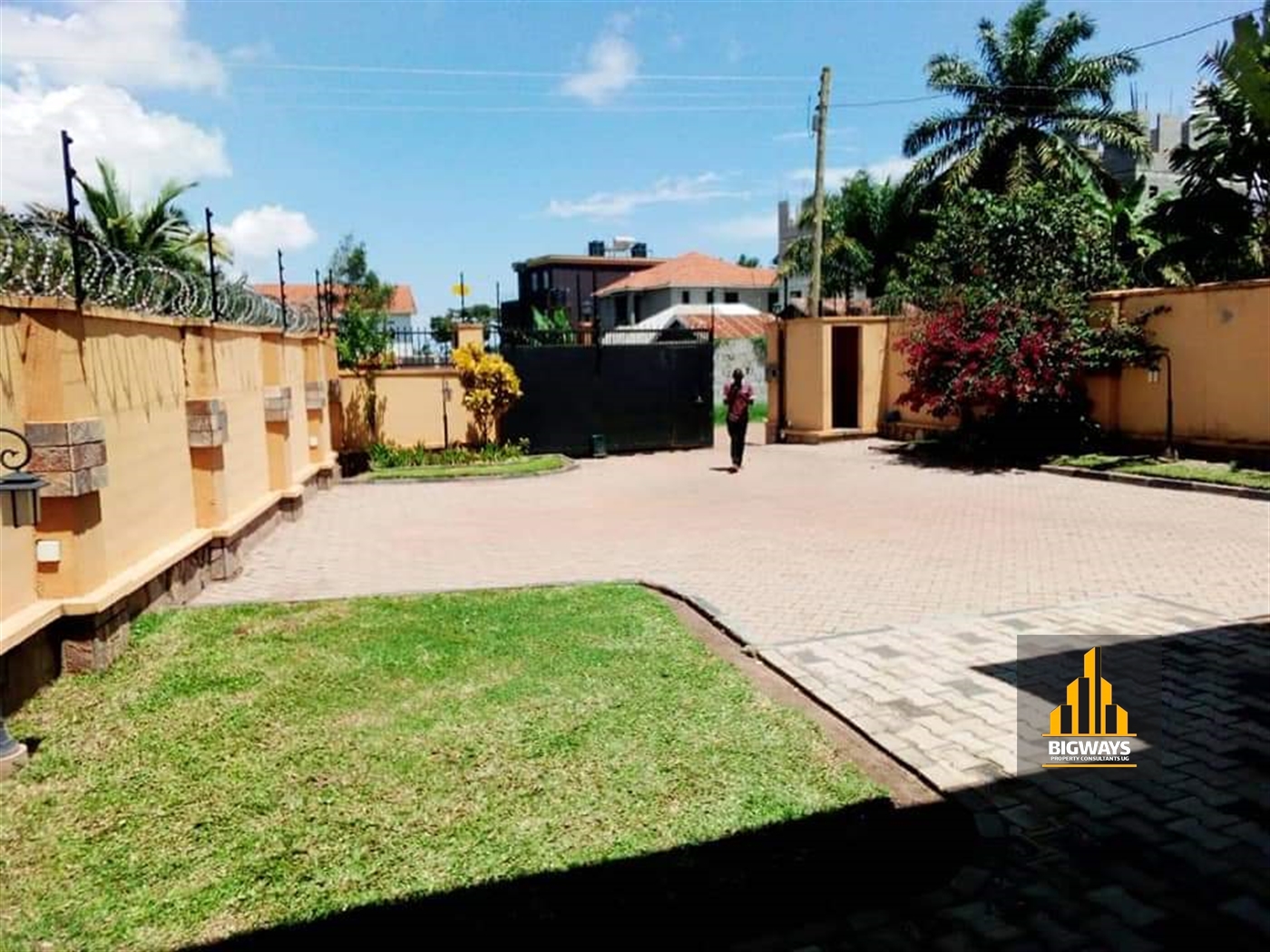 Storeyed house for sale in Munyonyo Kampala