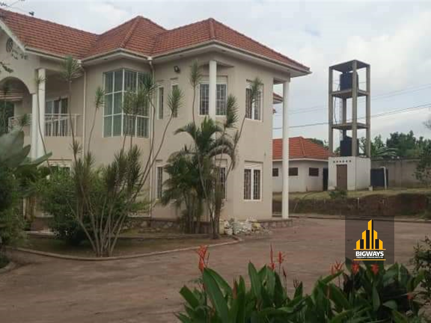 Mansion for sale in Kira Wakiso