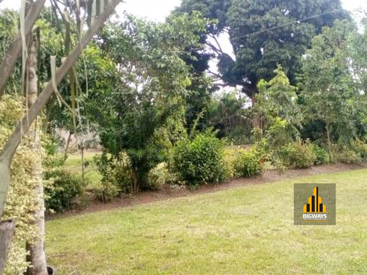 Mansion for sale in Kira Wakiso