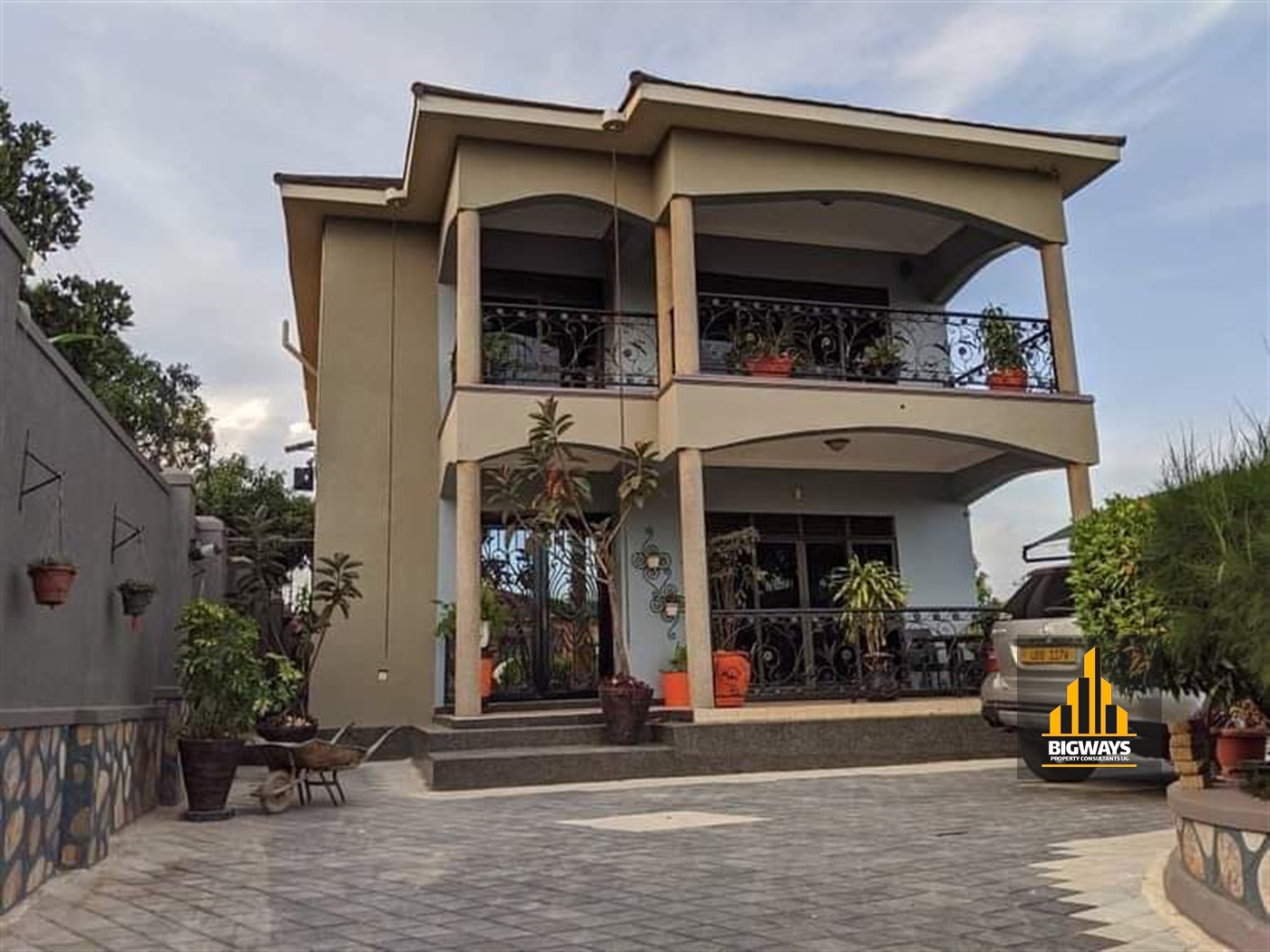 Villa for sale in Kulambilo Kampala