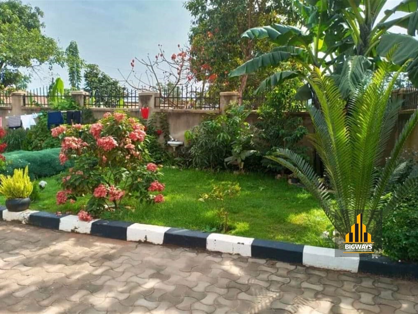 Bungalow for sale in Makindye Kampala