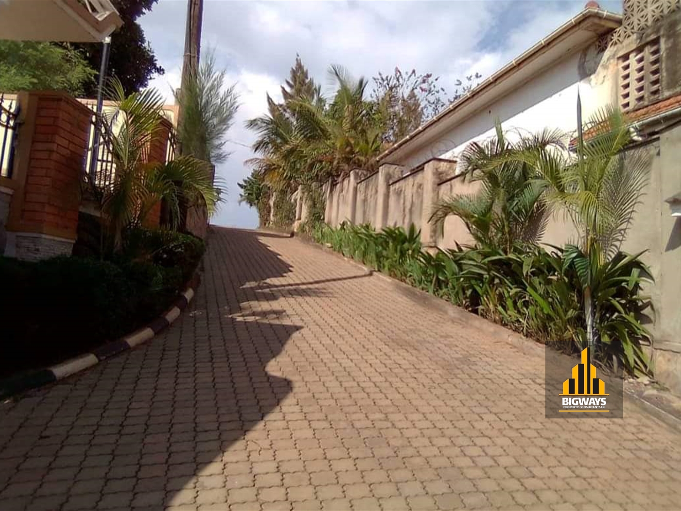 Mansion for rent in Bbunga Kampala