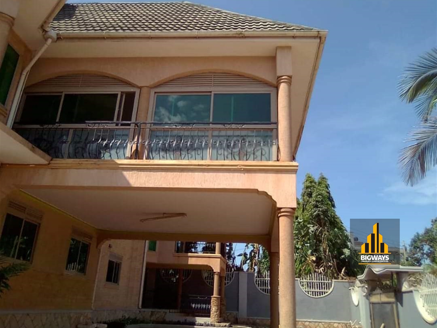 Storeyed house for sale in Munyonyo Kampala