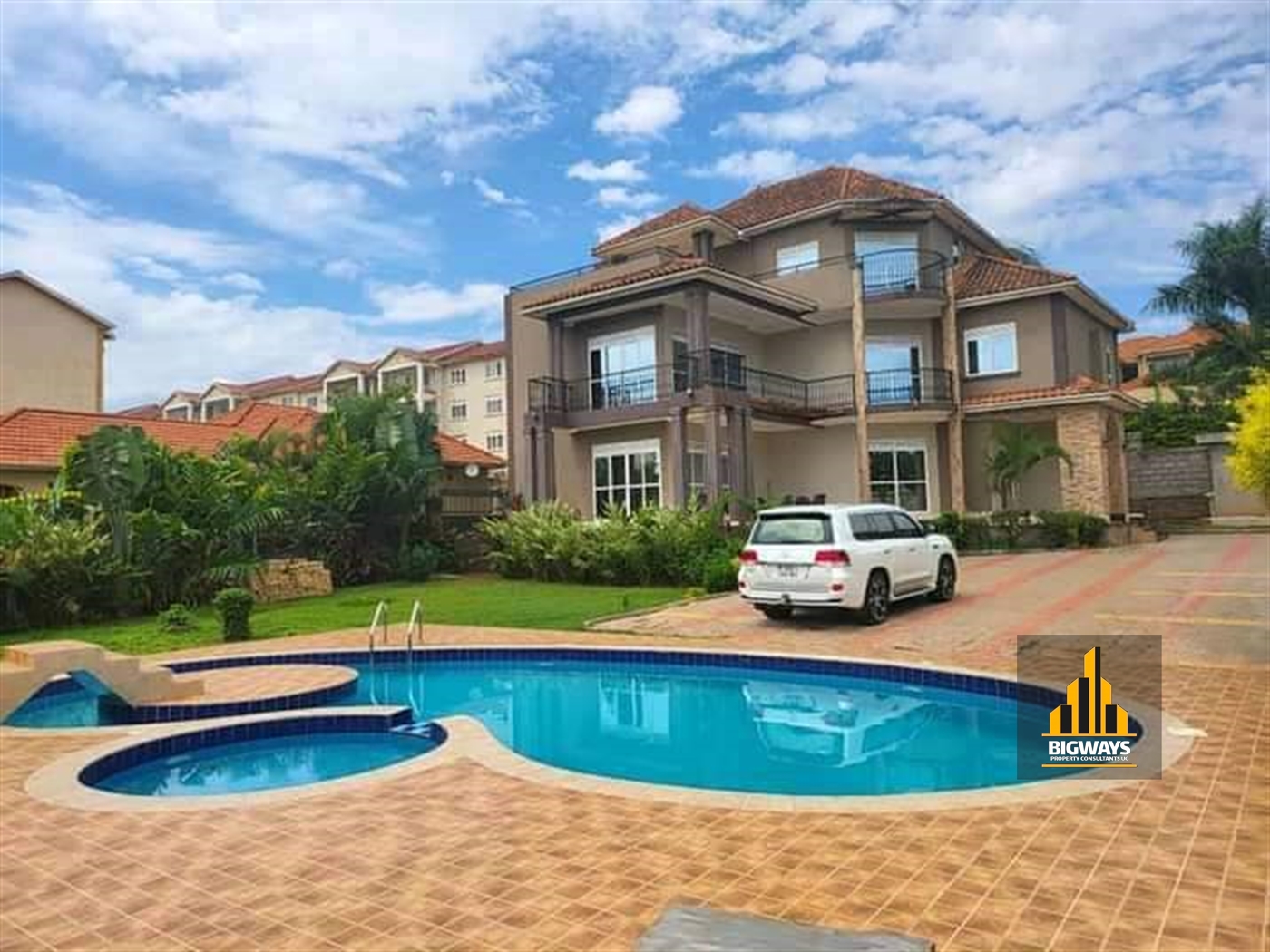 Mansion for sale in Kiwaatule Kampala