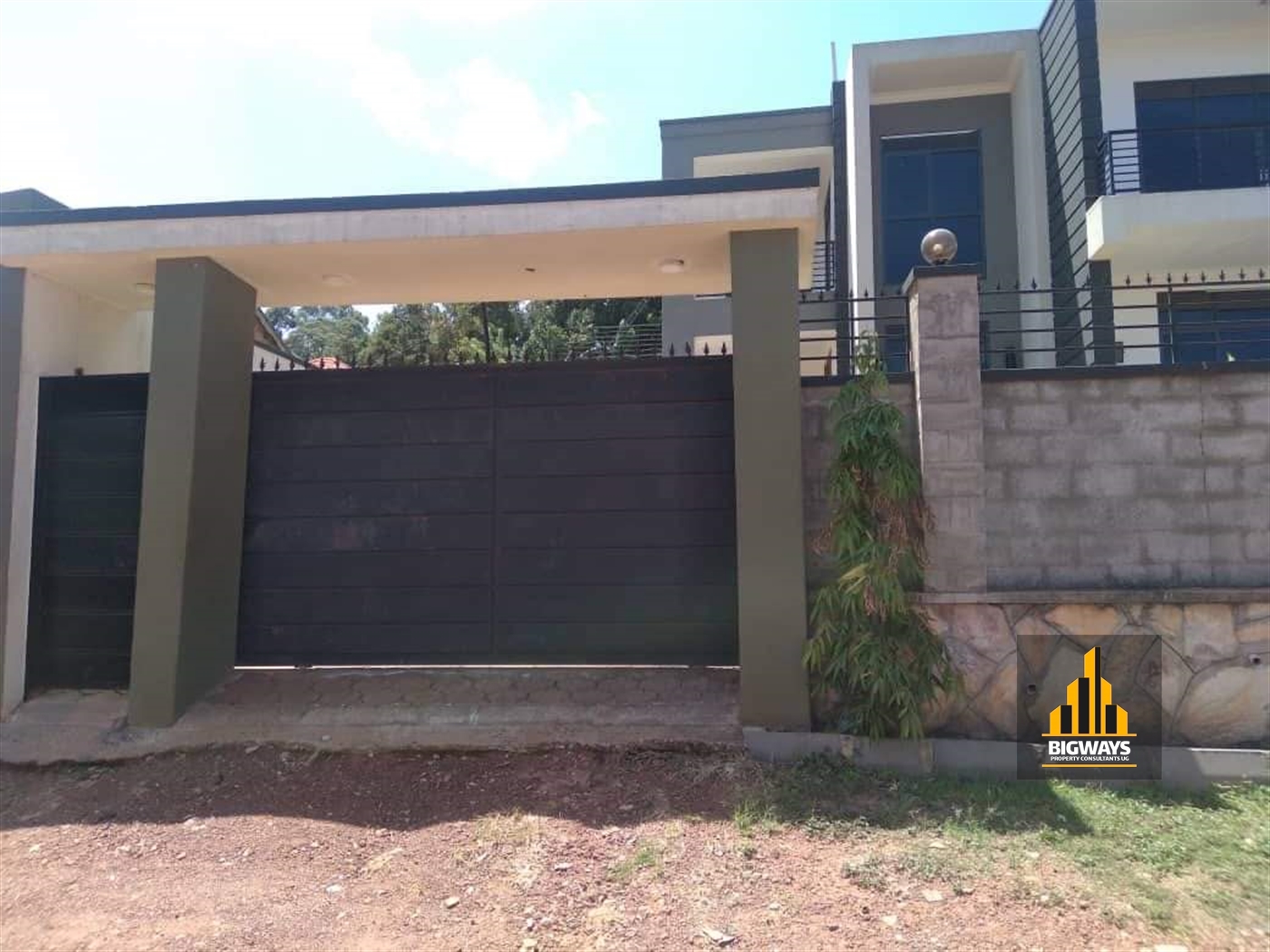 Storeyed house for sale in Seguku Wakiso