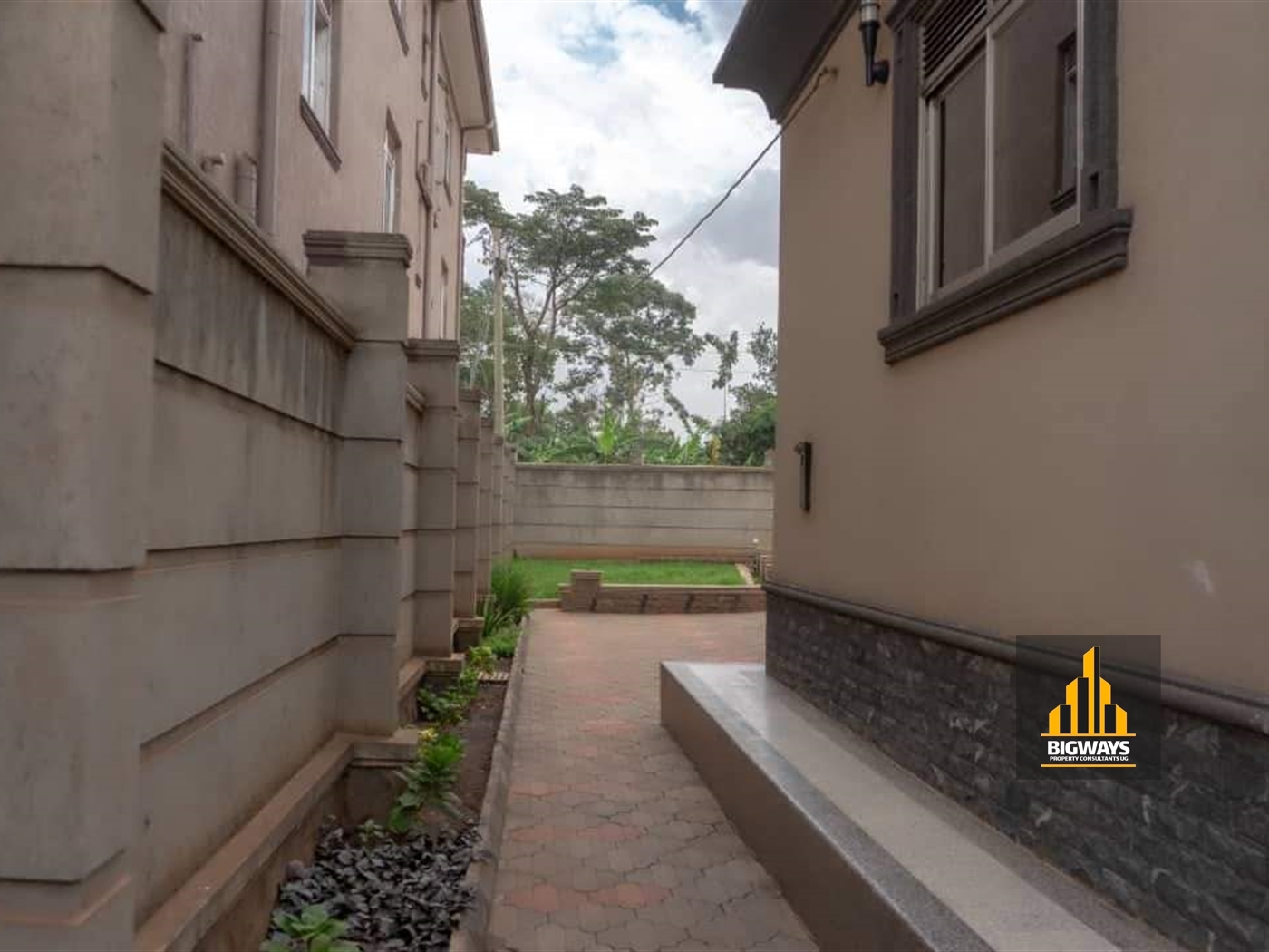 Storeyed house for sale in Kungu Wakiso