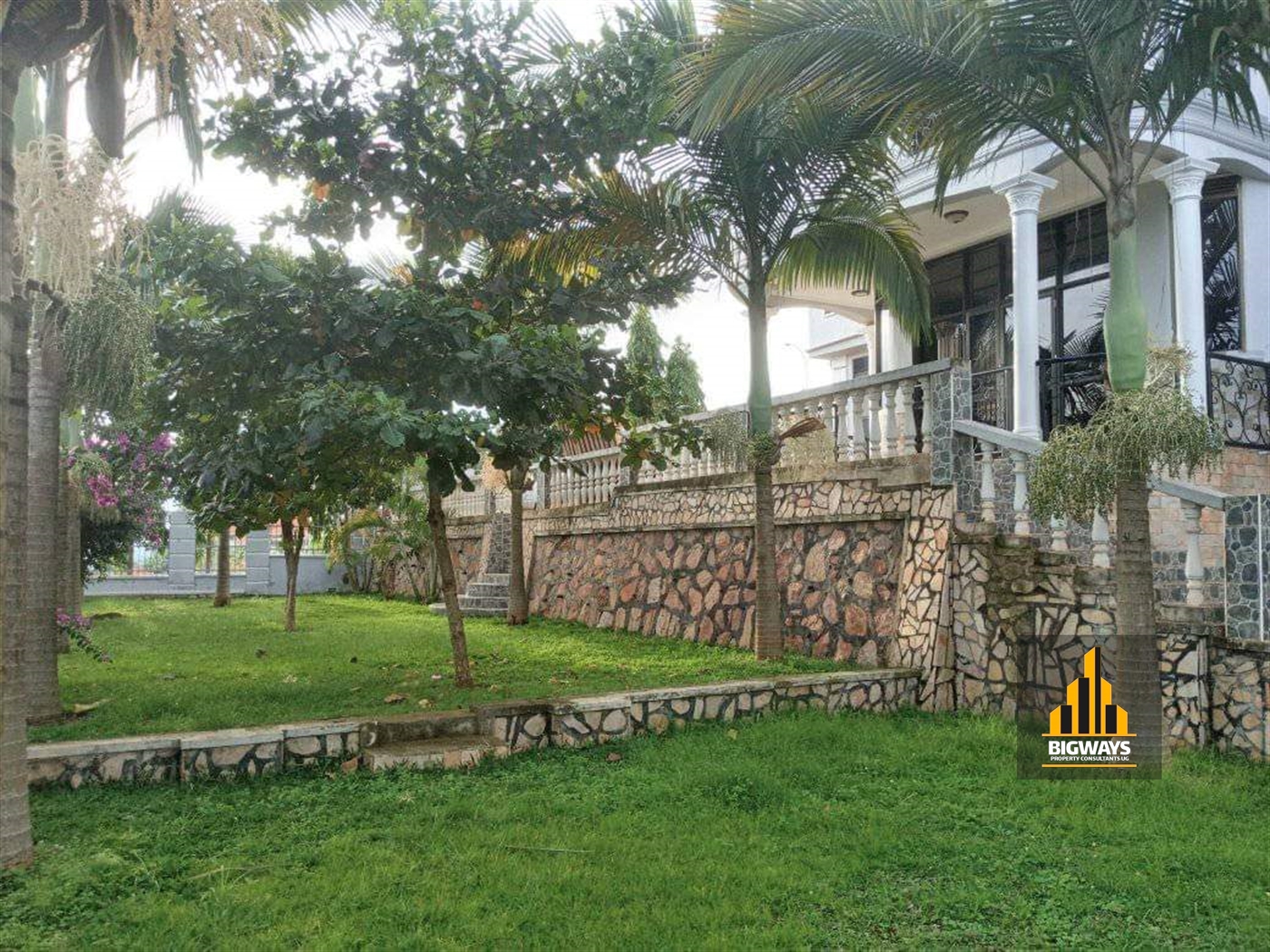 Mansion for sale in Bwebajja Wakiso