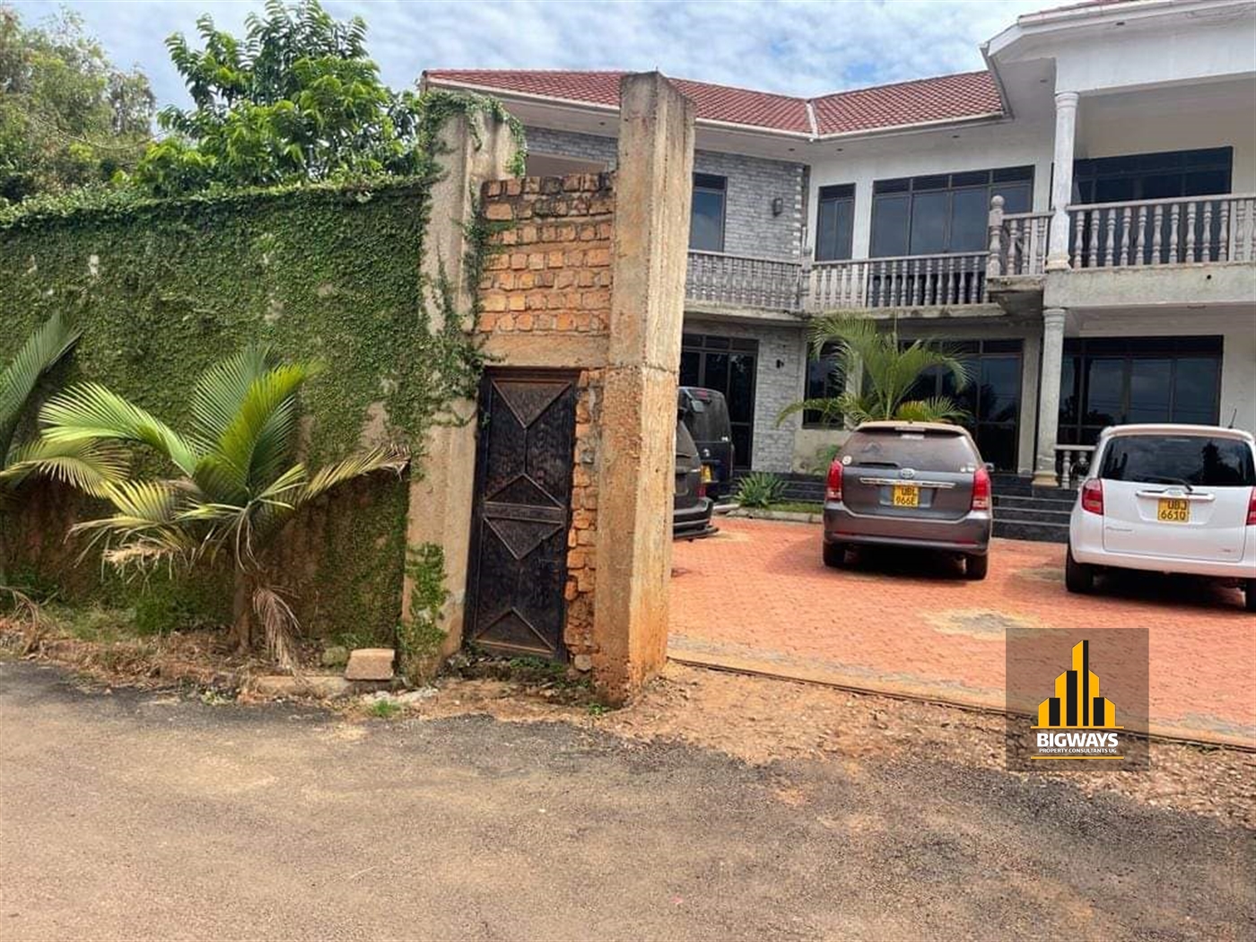 Storeyed house for sale in Munyonyo Kampala