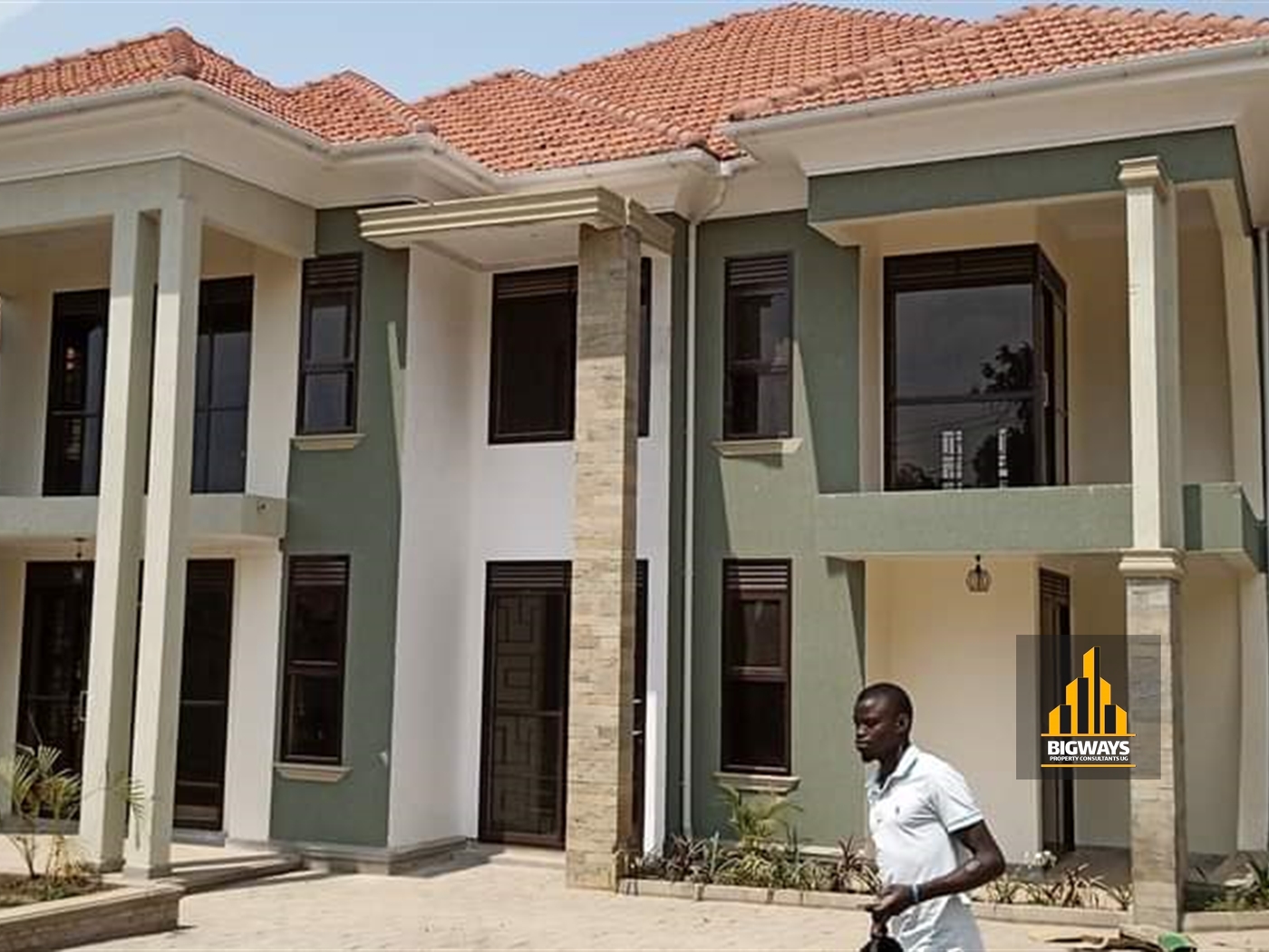 Mansion for sale in Kira Wakiso