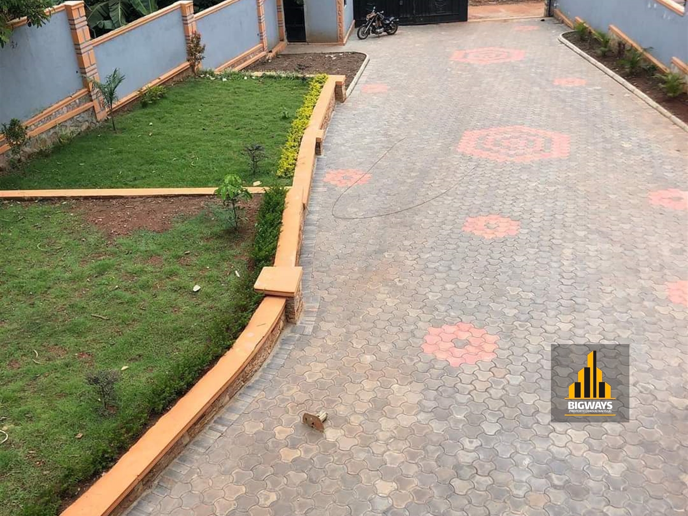 Mansion for sale in Kiwaatule Kampala