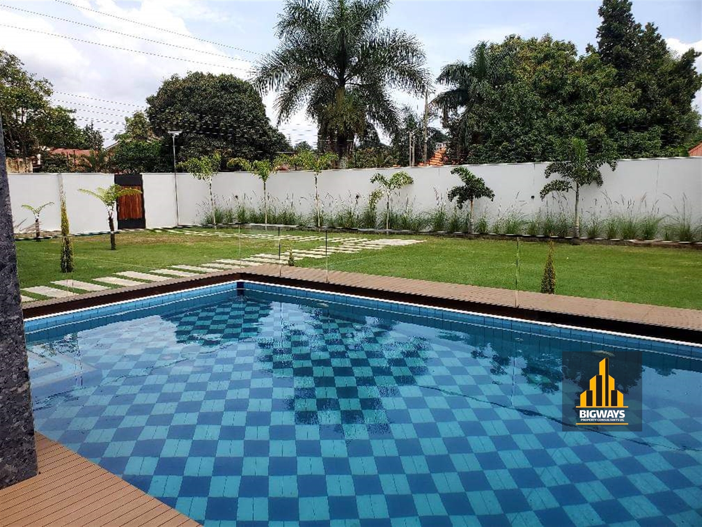 Mansion for sale in Munyonyo Kampala