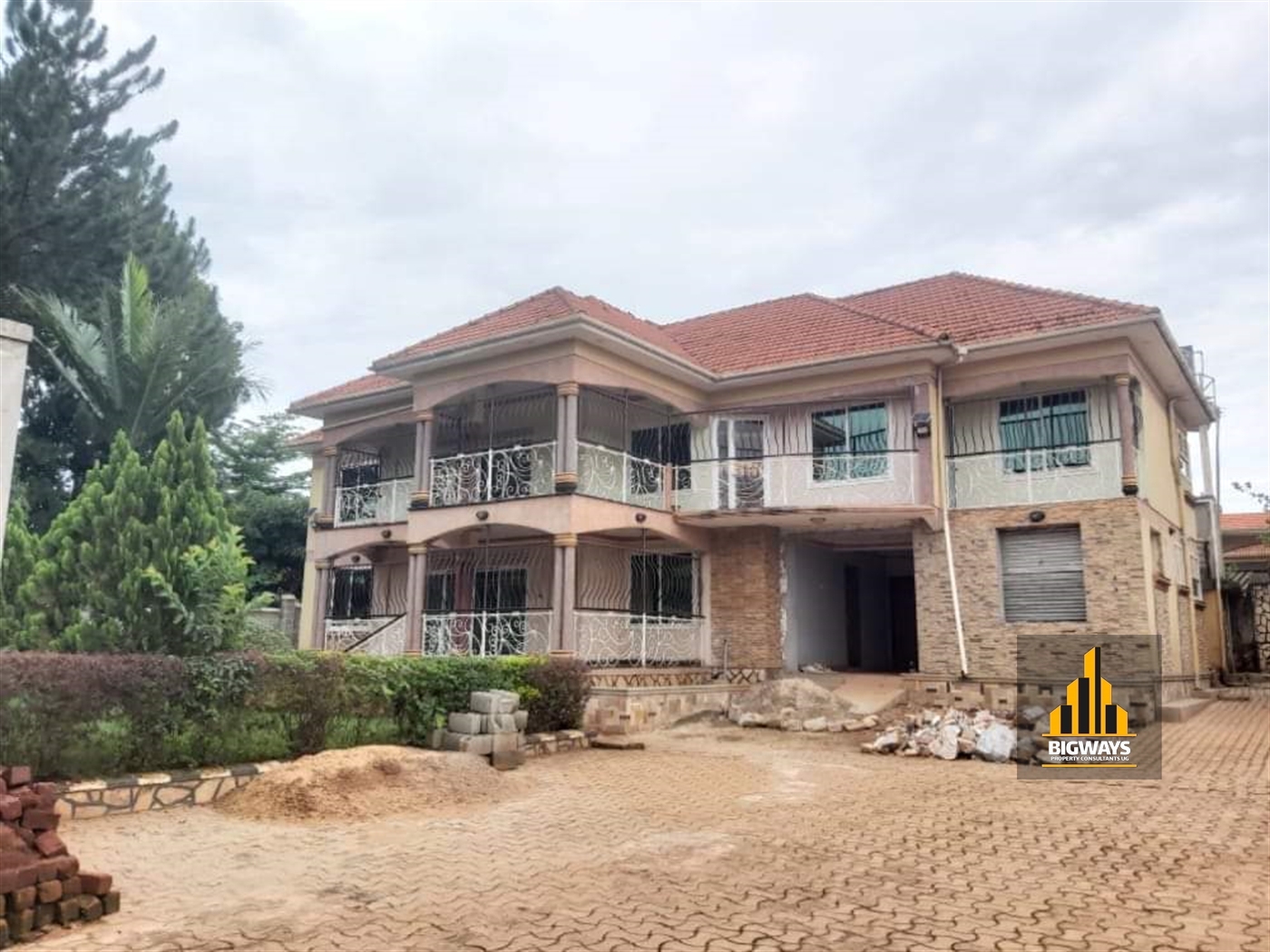 Storeyed house for sale in Kitende Wakiso