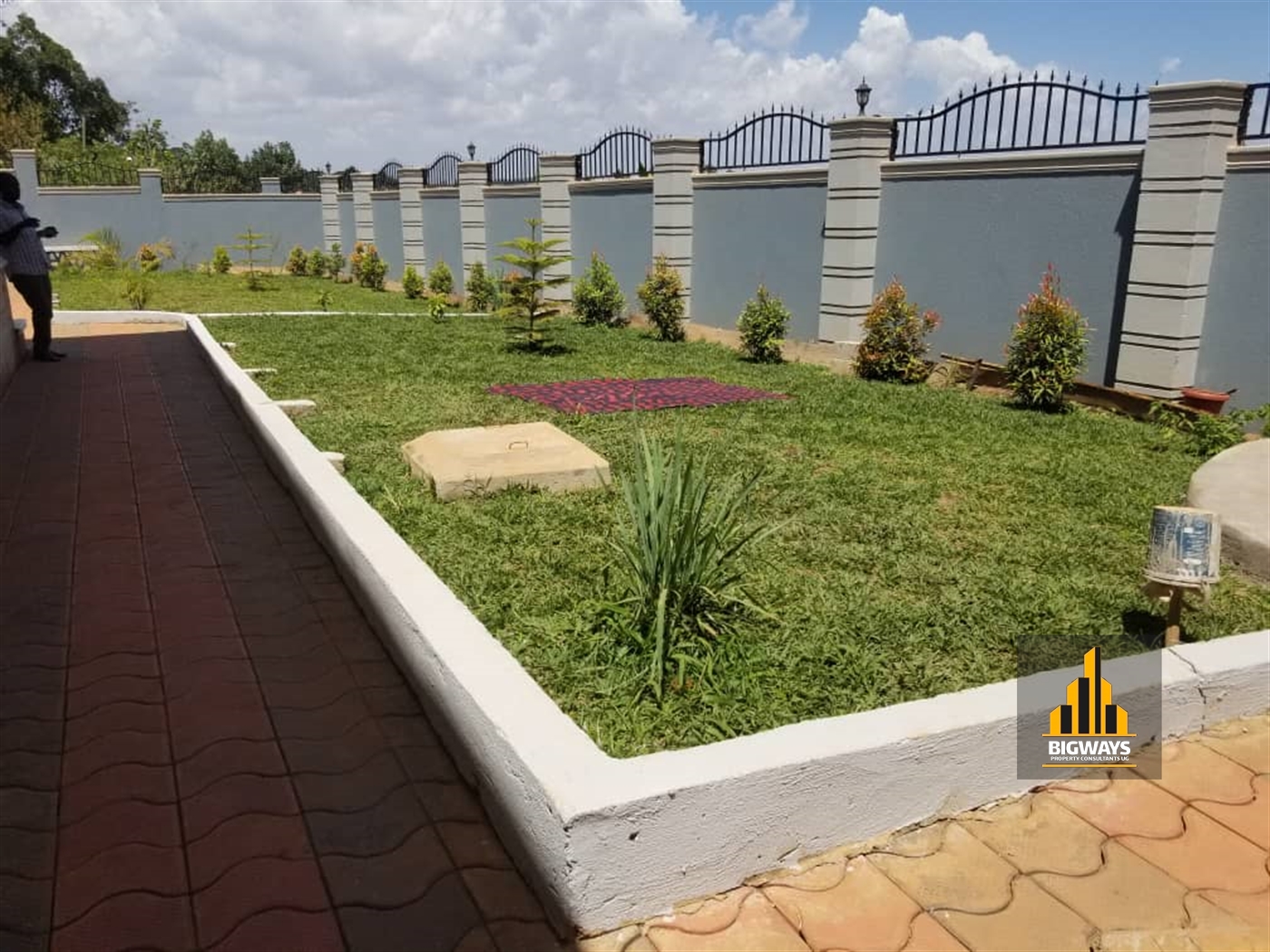 Bungalow for sale in Kitende Wakiso