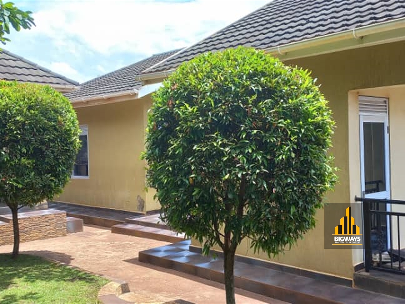 Storeyed house for sale in Ssekiwunga Wakiso