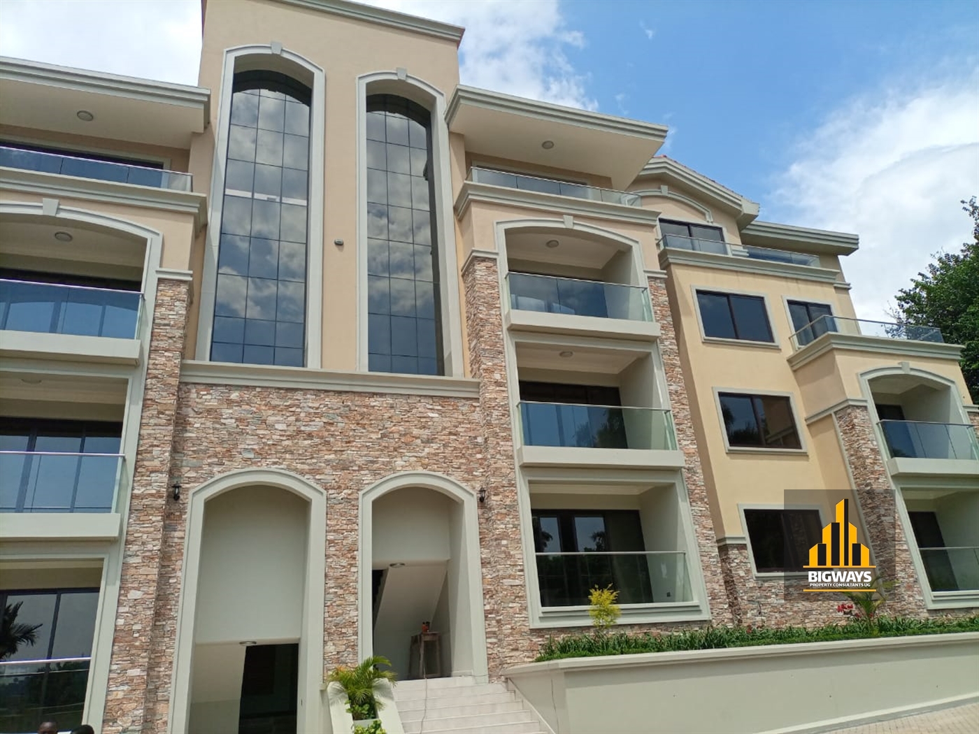 Apartment for sale in Bugoloobi Kampala