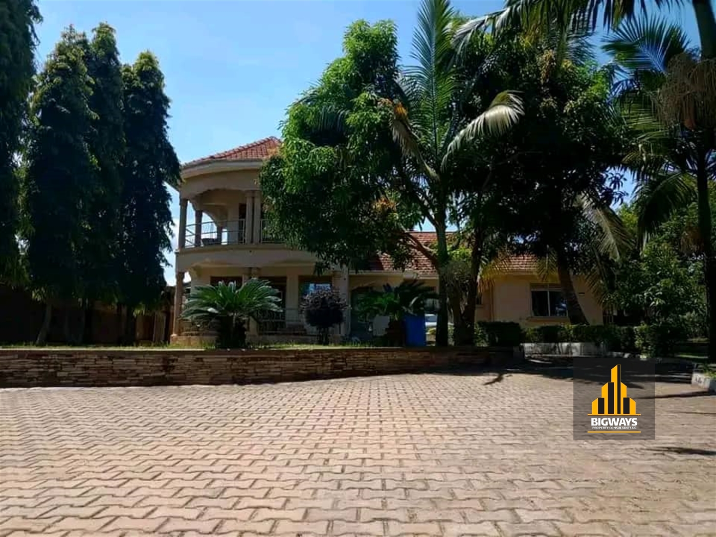 Storeyed house for sale in Kitubulu Wakiso