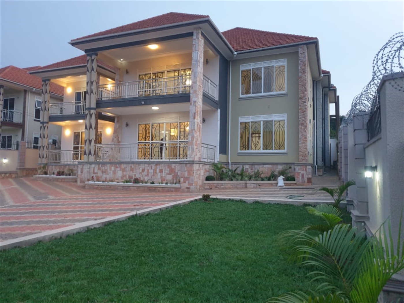 Mansion for sale in Kitende Wakiso