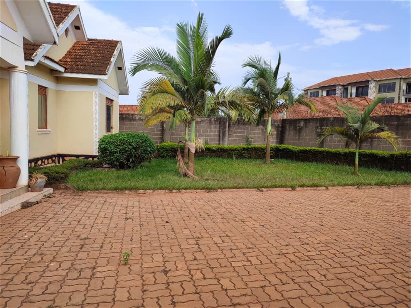 Bungalow for rent in Komamboga Kampala