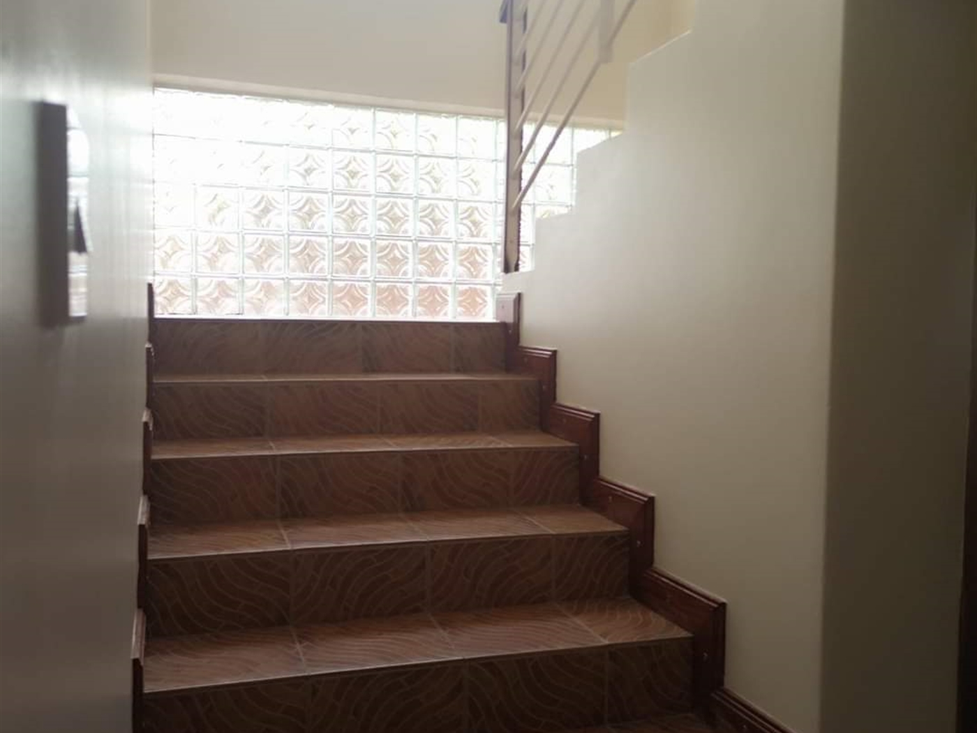 Duplex for rent in Mutungo Kampala