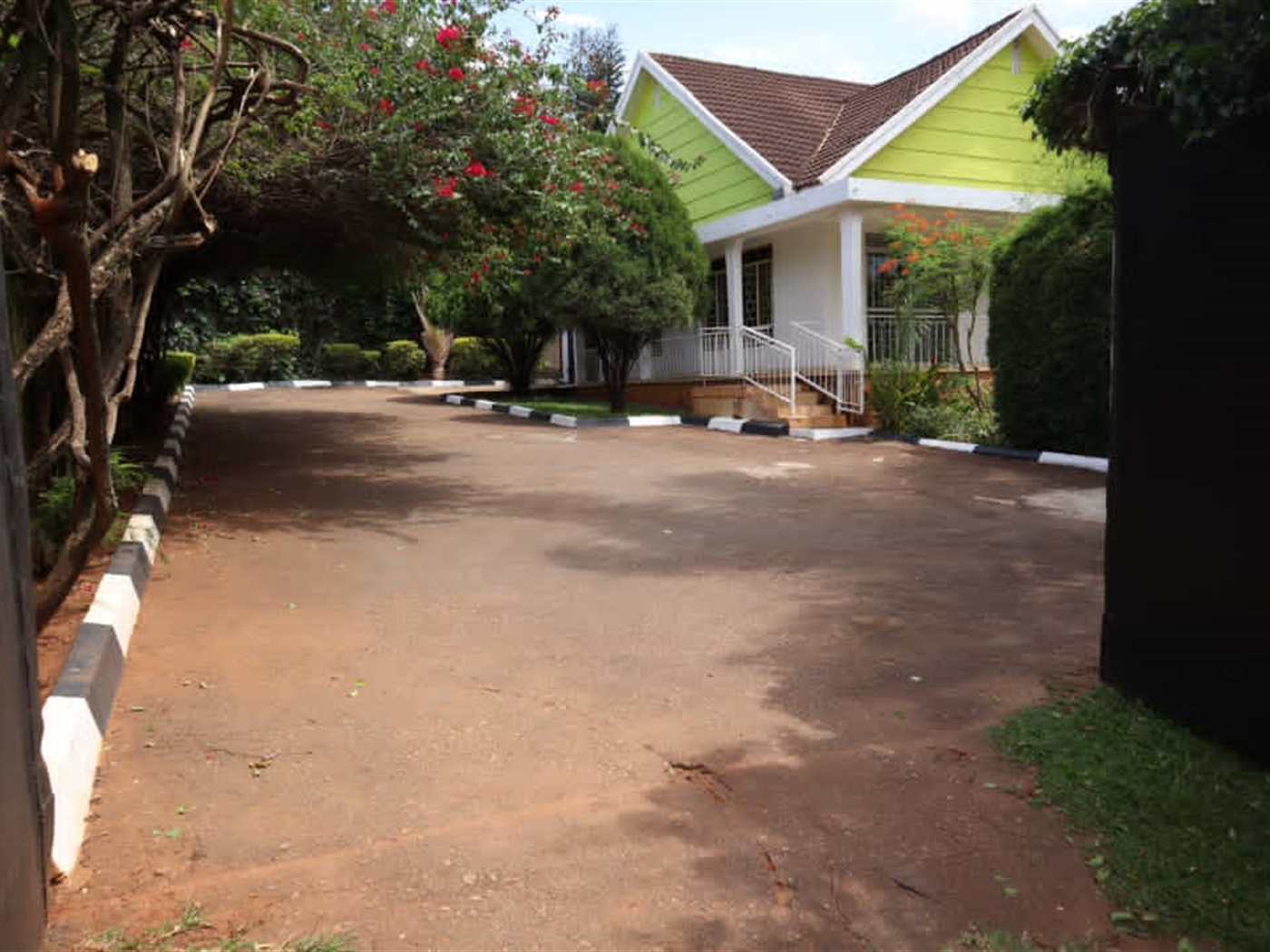 Bungalow for rent in Muyenga Kampala