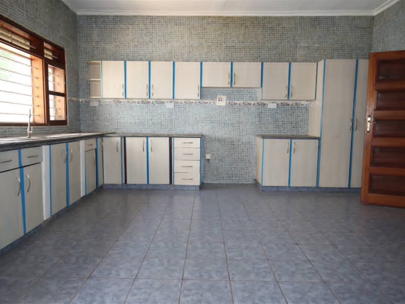 Bungalow for rent in Muyenga Kampala