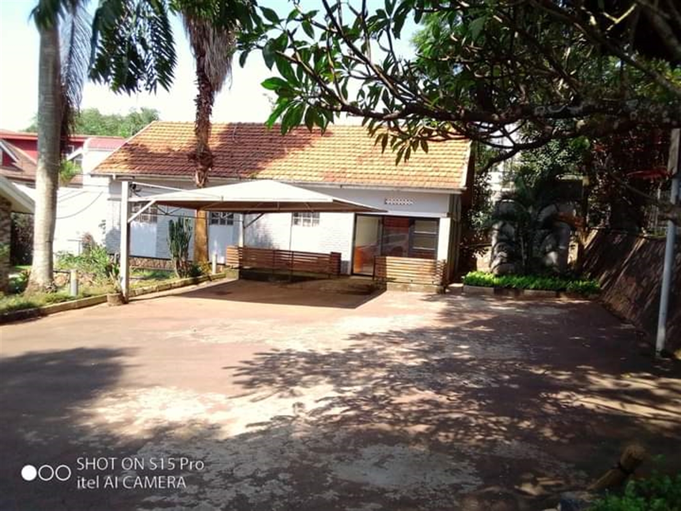 Bungalow for rent in Bugoloobi Kampala