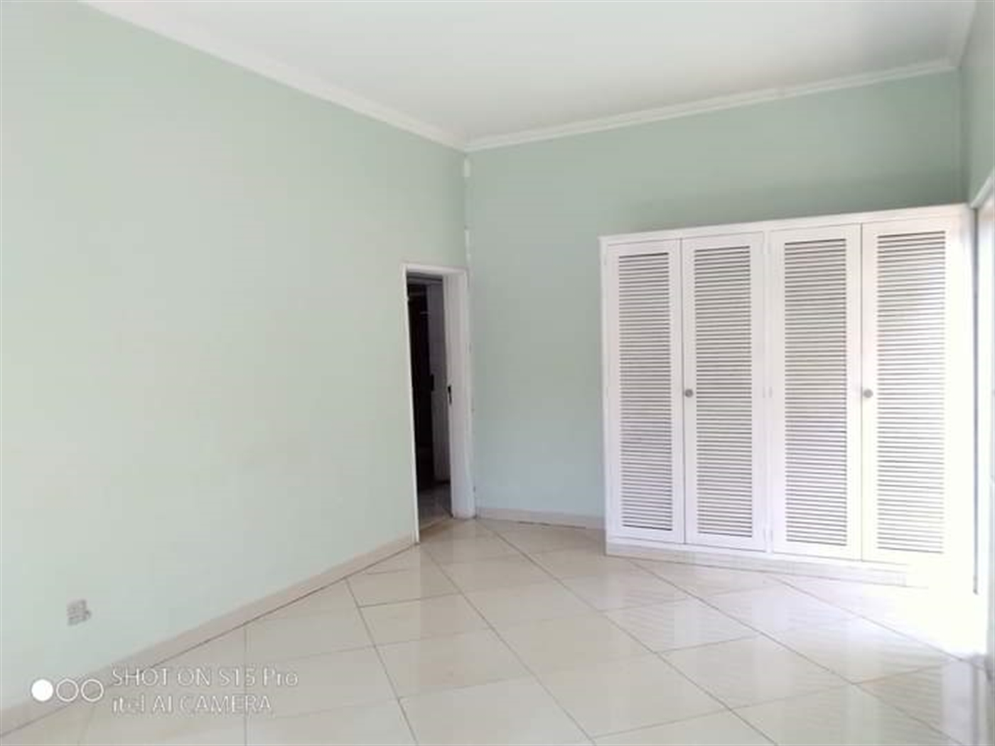 Bungalow for rent in Bugoloobi Kampala