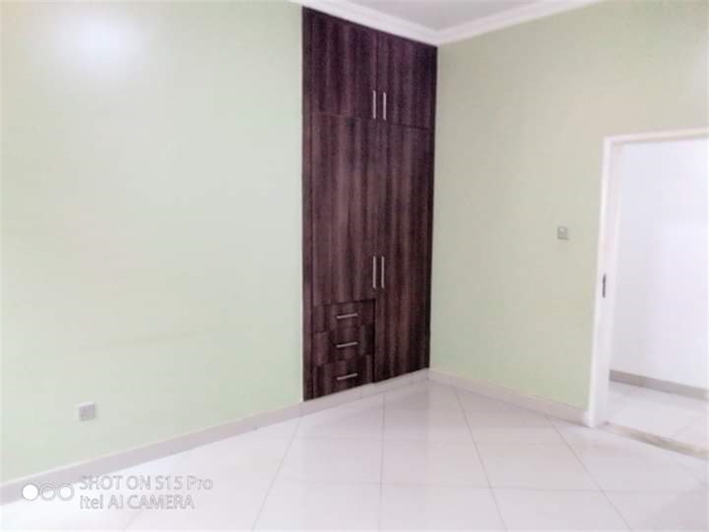 Bungalow for rent in Bugoloobi Kampala