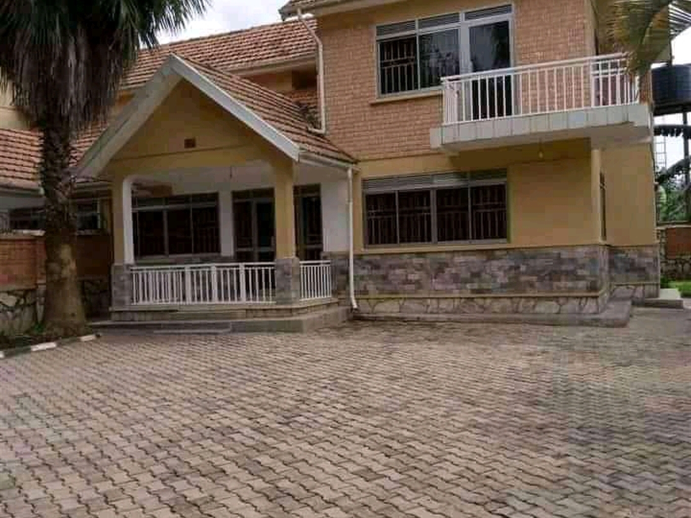 Town House for rent in Bugoloobi Kampala