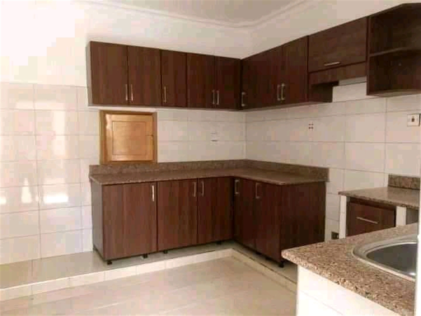 Town House for rent in Bugoloobi Kampala