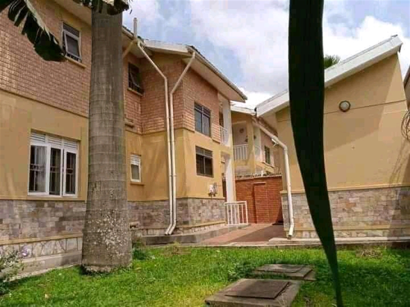 Town House for rent in Bugoloobi Kampala