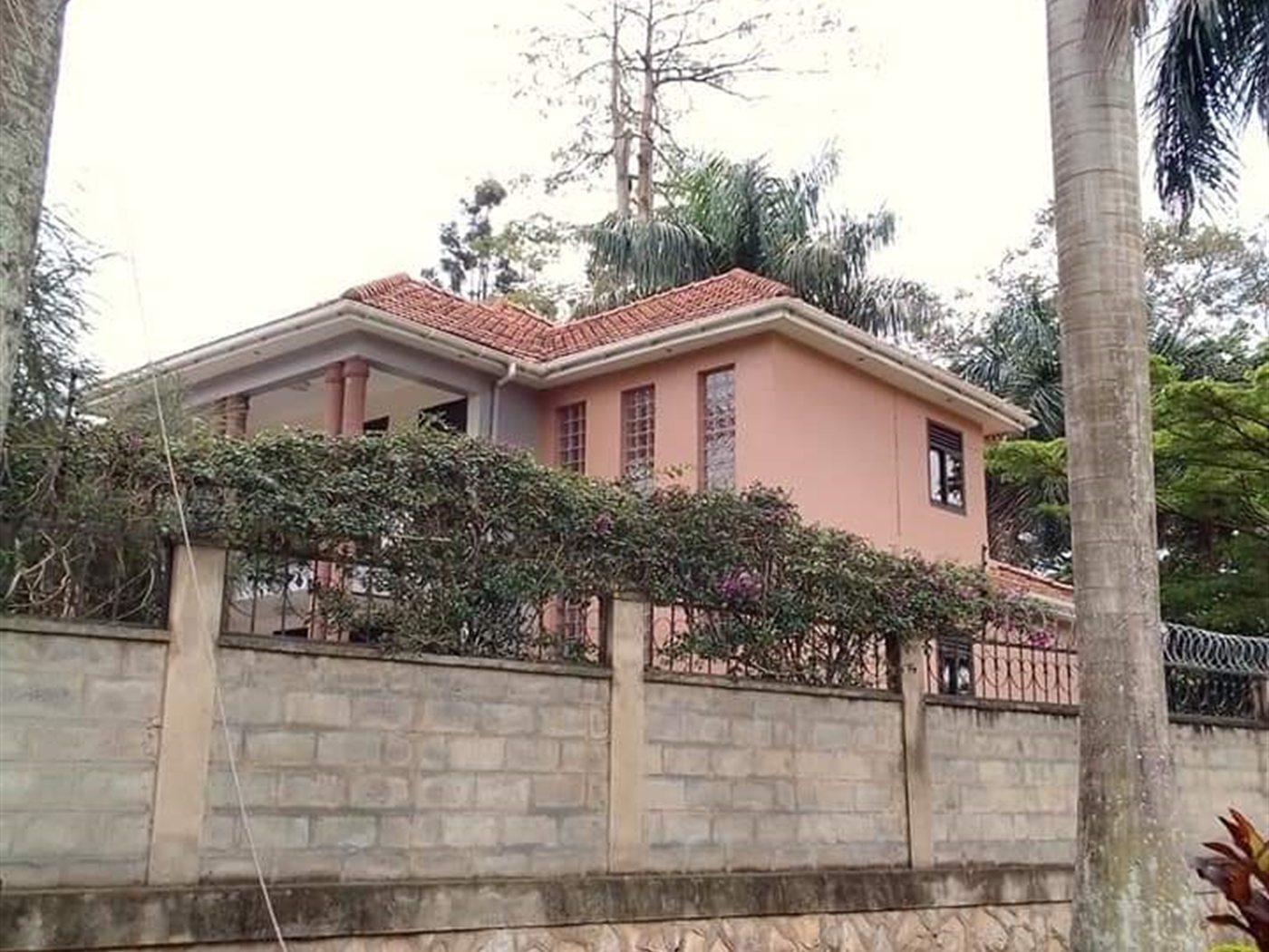 Storeyed house for rent in Bugoloobi Kampala