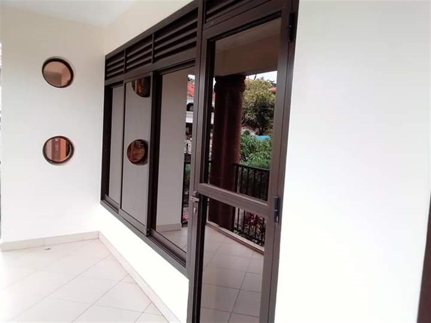 Storeyed house for rent in Bugoloobi Kampala