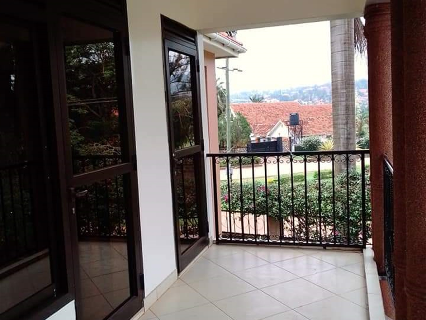 Storeyed house for rent in Bugoloobi Kampala