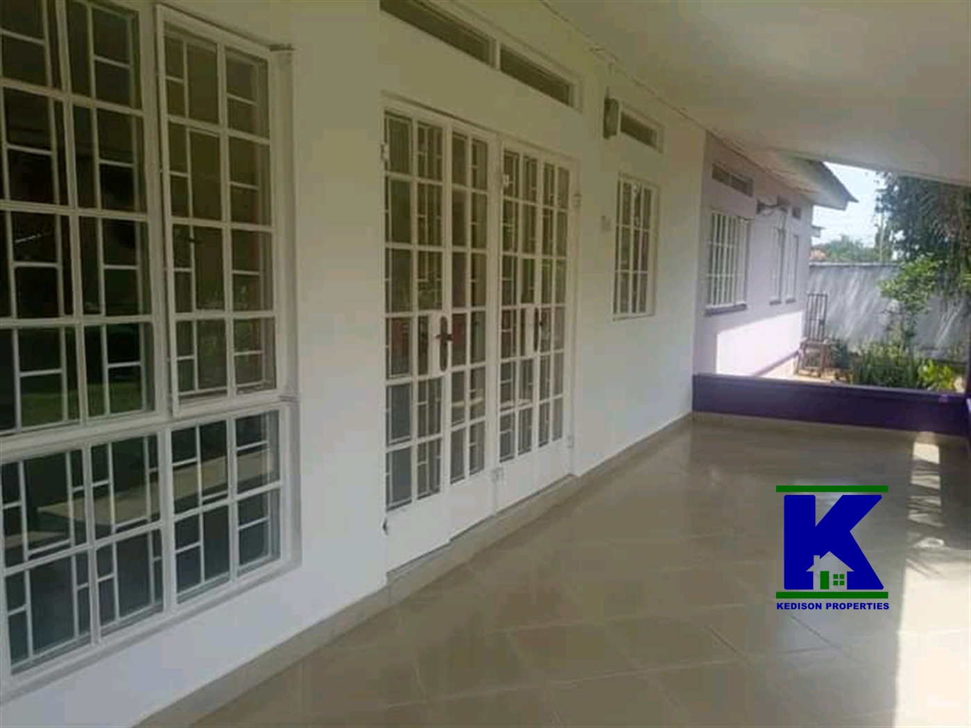 Bungalow for rent in Bugoloobi Kampala